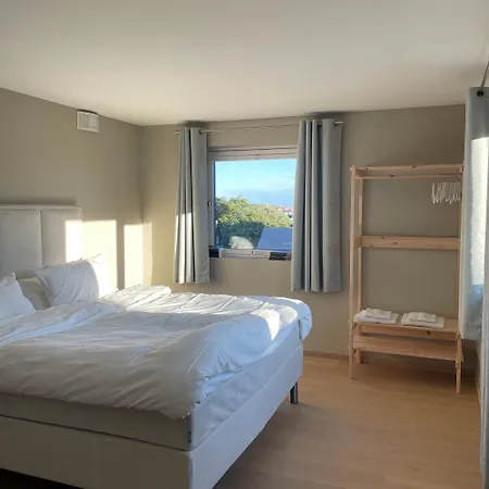 With Stunning Mountain, Sea And Views Of 아파트 헤닝스베르
