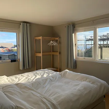 아파트 With Stunning Mountain, Sea And Views Of 헤닝스베르